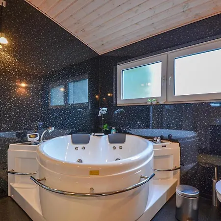 Casa vacanze Awesome In With Sauna